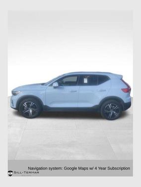 2025 Volvo XC40 B5 Core Bright Theme