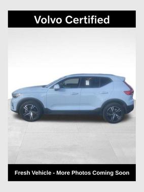 2025 Volvo XC40 B5 Core Bright Theme
