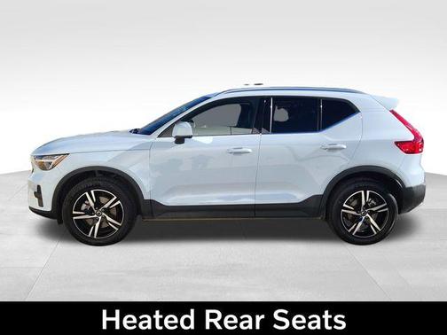2025 Volvo XC40 B5 Core Bright Theme