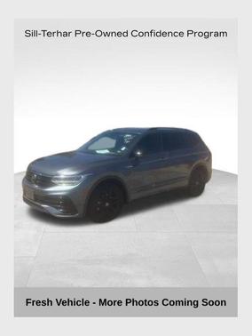 Platinum Gray Metallic 2022 Volkswagen Tiguan 2.0T SE R-Line Black