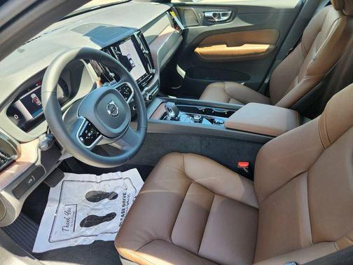 2025 Volvo XC60 B5 Plus