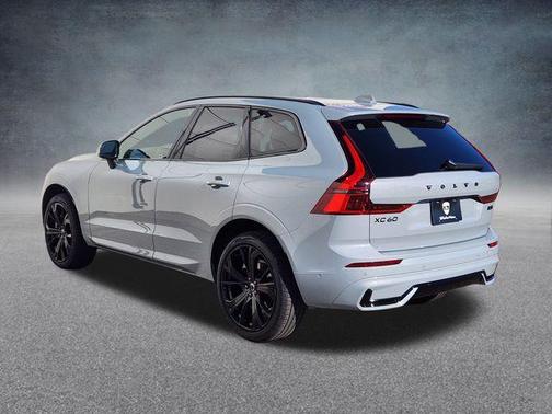 2026 Volvo XC60 B5 Ultra Black Edition