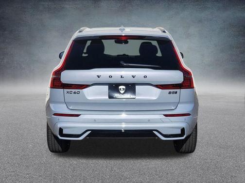 2026 Volvo XC60 B5 Ultra Black Edition