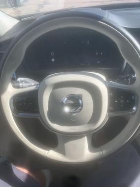 2024 Volvo XC90 B6 Ultimate Bright Theme 6-Seater