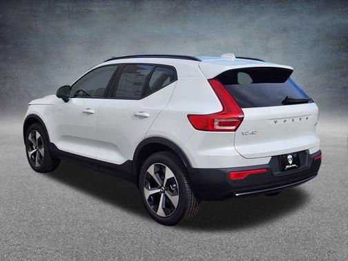 2026 Volvo XC40 B5 Plus