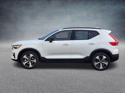 2026 Volvo XC40 B5 Plus