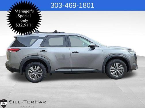 2024 Nissan Pathfinder SV