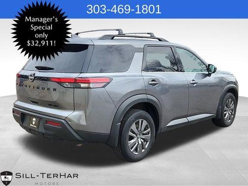 2024 Nissan Pathfinder SV
