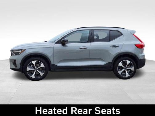 Metallic 2025 Volvo XC40 B5 Plus Dark Theme