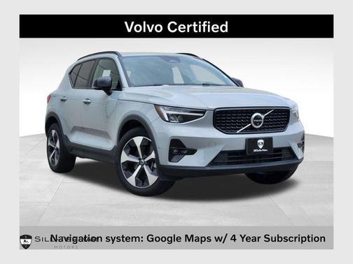 Metallic 2025 Volvo XC40 B5 Plus Dark Theme
