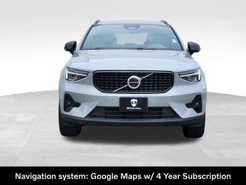 Metallic 2025 Volvo XC40 B5 Plus Dark Theme