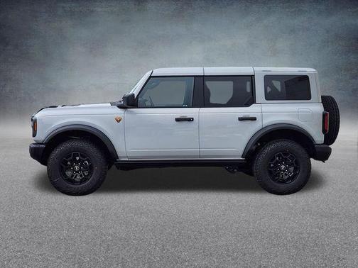 Avalanche Gray 2026 Ford Bronco Badlands