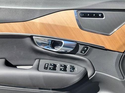 2025 Volvo XC90 B6 Plus 7-Seater