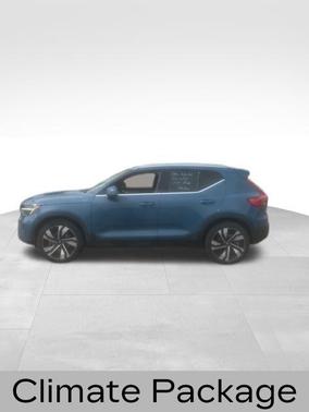 Fjord Blue Metallic 2023 Volvo XC40 B5 Ultimate Bright Theme
