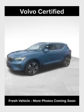 Fjord Blue Metallic 2023 Volvo XC40 B5 Ultimate Bright Theme