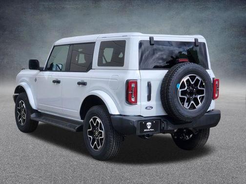 Oxford White 2026 Ford Bronco Outer Banks