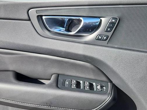 2025 Volvo XC60 Plug-In Hybrid T8 Core