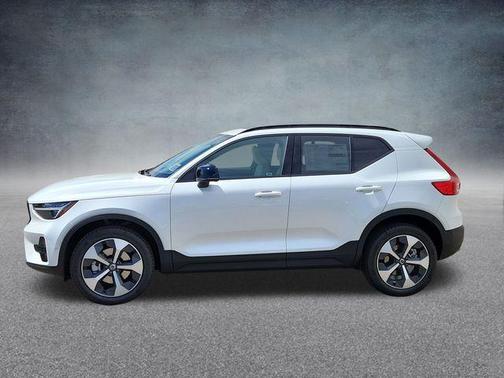 2026 Volvo XC40 B5 Plus