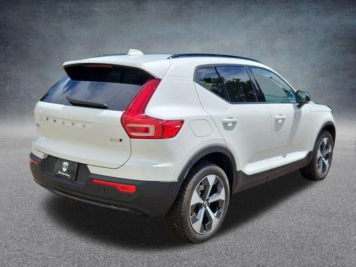 2026 Volvo XC40 B5 Plus