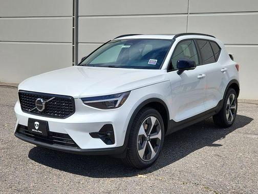 2026 Volvo XC40 B5 Plus