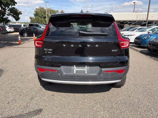 Onyx Black Metallic 2023 Volvo XC40 B5 Ultimate Bright Theme