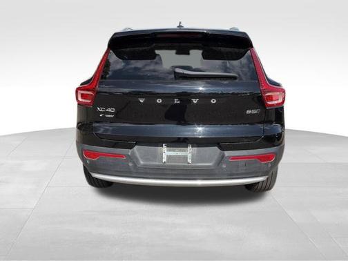 Onyx Black Metallic 2023 Volvo XC40 B5 Ultimate Bright Theme