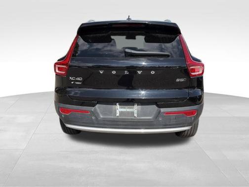 Onyx Black Metallic 2023 Volvo XC40 B5 Ultimate Bright Theme