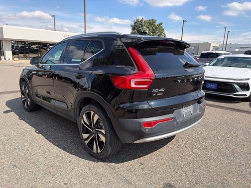 Onyx Black Metallic 2023 Volvo XC40 B5 Ultimate Bright Theme