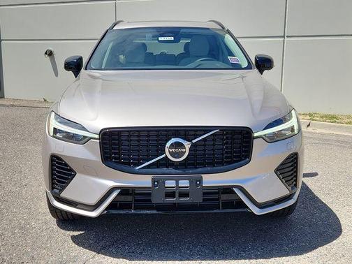 2025 Volvo XC60 Plug-In Hybrid T8 Plus