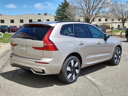 2025 Volvo XC60 Plug-In Hybrid T8 Plus