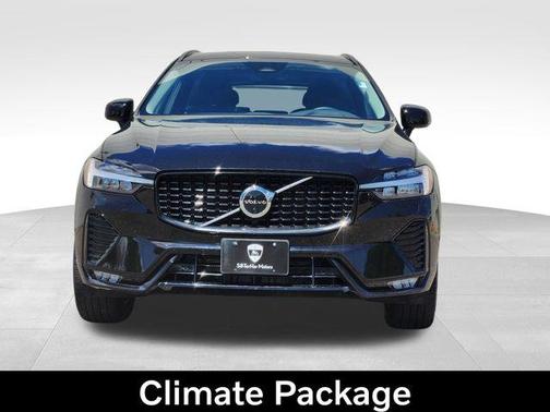 Onyx Black Metallic 2025 Volvo XC60 B5 Plus