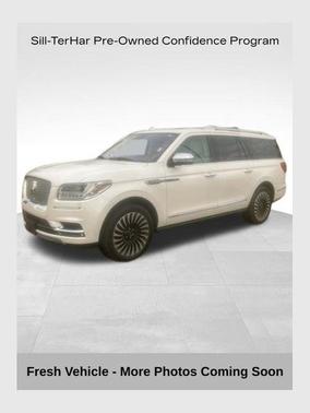 White Platinum Tri-Coat Metallic 2019 Lincoln Navigator L Black Label