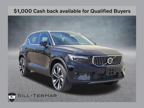 2025 Volvo XC40 B5 Ultra Bright Theme