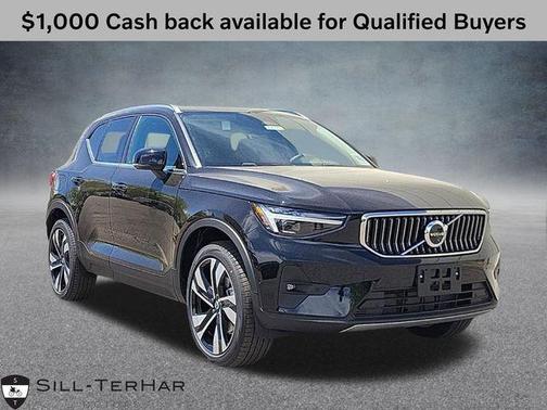 2025 Volvo XC40 B5 Ultra Bright Theme