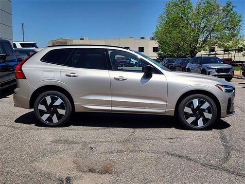 2025 Volvo XC60 Plug-In Hybrid T8 Plus
