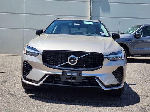 2025 Volvo XC60 Plug-In Hybrid T8 Plus