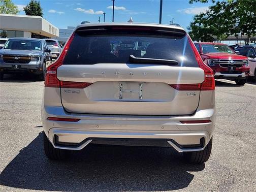2025 Volvo XC60 Plug-In Hybrid T8 Plus