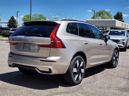 2025 Volvo XC60 Plug-In Hybrid T8 Plus