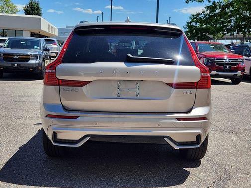 2025 Volvo XC60 Plug-In Hybrid T8 Plus