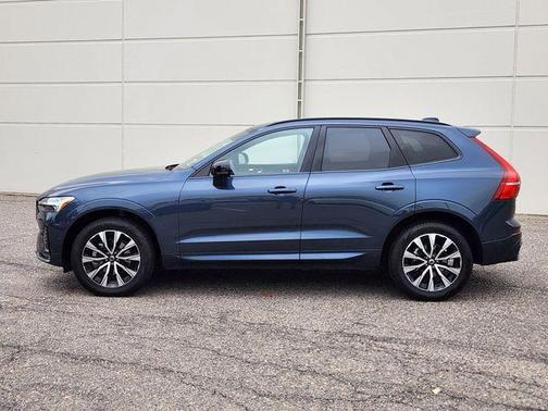 2025 Volvo XC60 B5 Plus