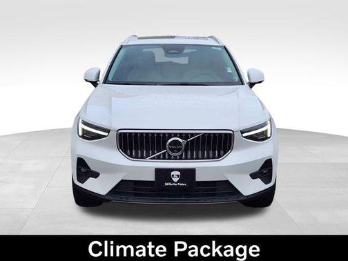 2024 Volvo XC40 B5 Plus Bright Theme