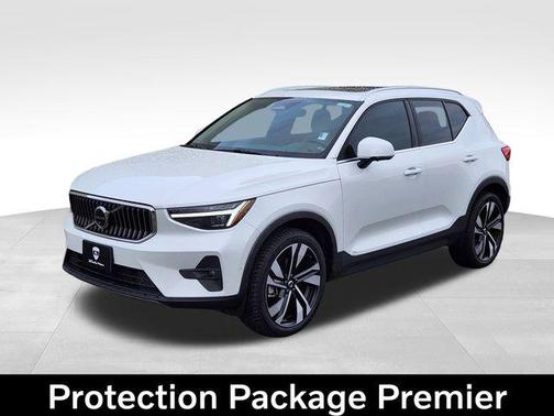 2024 Volvo XC40 B5 Plus Bright Theme