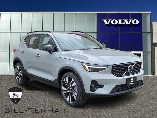 2025 Volvo XC40 B5 Plus Dark Theme