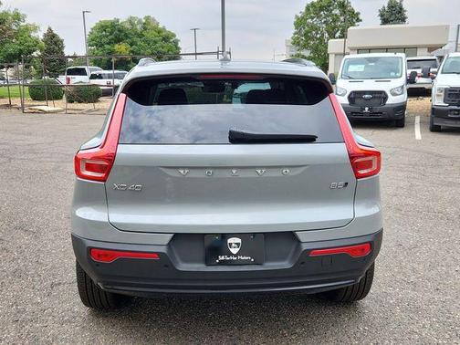 2025 Volvo XC40 B5 Plus Dark Theme