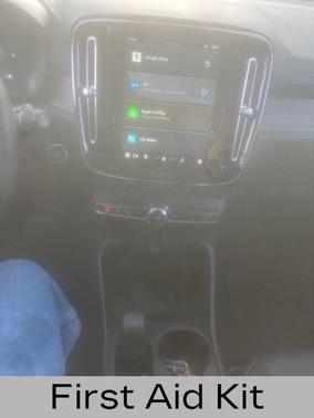 2025 Volvo XC40 B5 Core Bright Theme