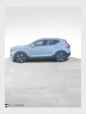 2025 Volvo XC40 B5 Core Bright Theme