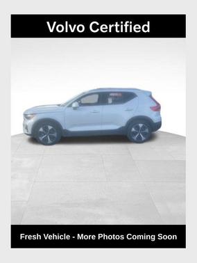 2025 Volvo XC40 B5 Core Bright Theme