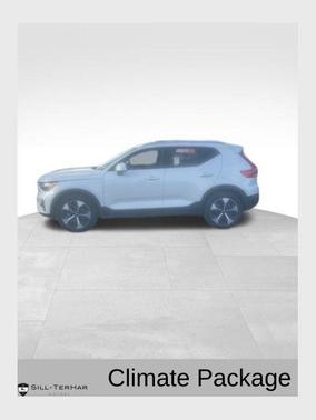 2025 Volvo XC40 B5 Core Bright Theme