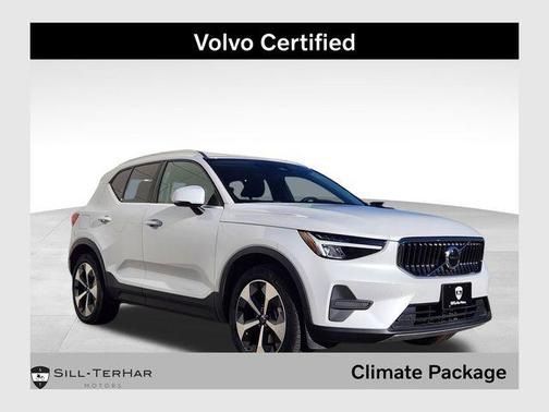 2025 Volvo XC40 B5 Core Bright Theme