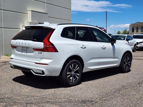 2025 Volvo XC60 B5 Core